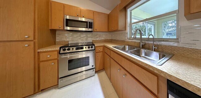 Building Photo - 3616 Spinner Ave