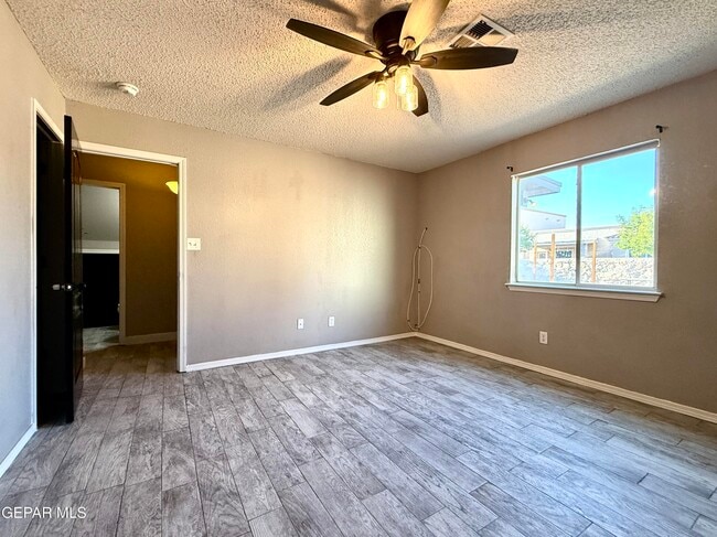 Building Photo - 13773 Paseo Central Ave