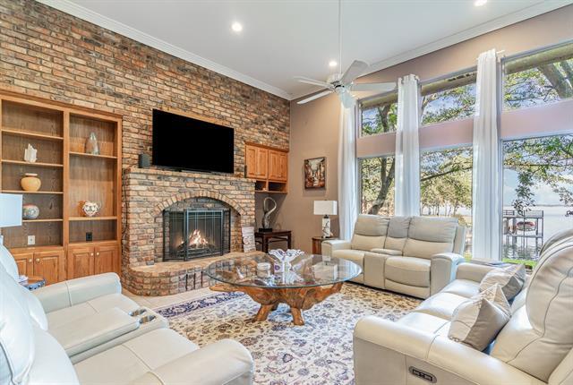 Building Photo - 355 Beachside Dr