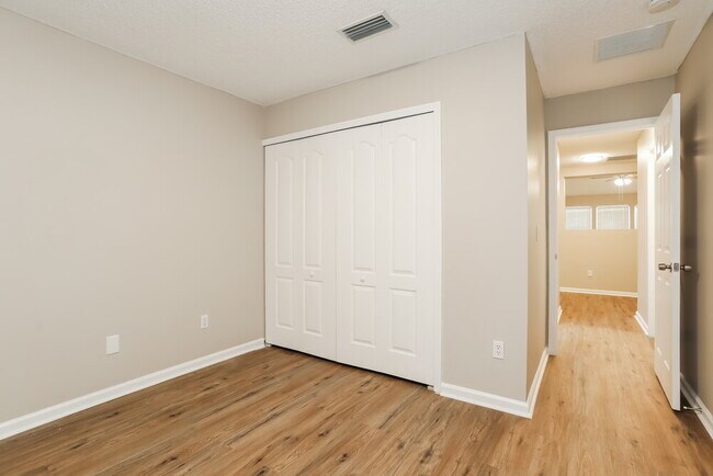 Building Photo - 7114 Tarpon Ct