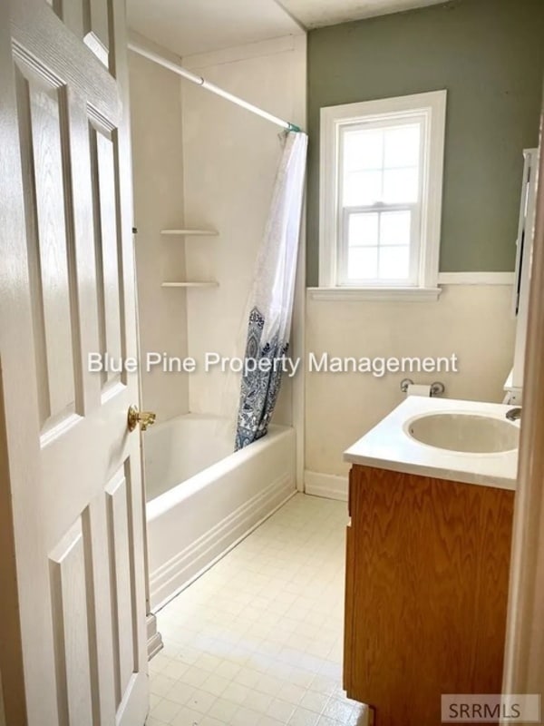 Building Photo - 309 S Milton Ave