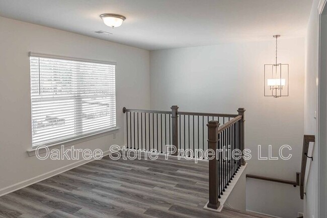 Building Photo - 3362 Skyland Dr