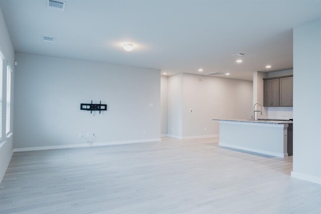 Building Photo - 11400 Comano Dr