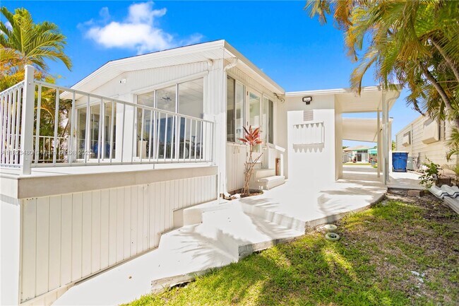 Building Photo - 5620 Lagoon Dr