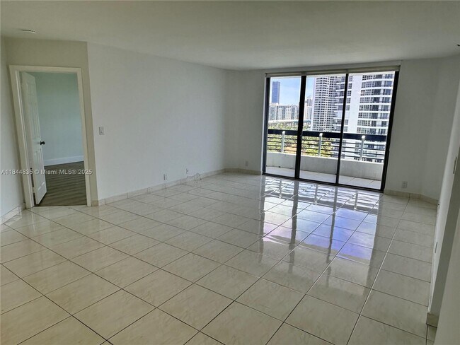 Building Photo - 3530 Mystic Pointe Dr