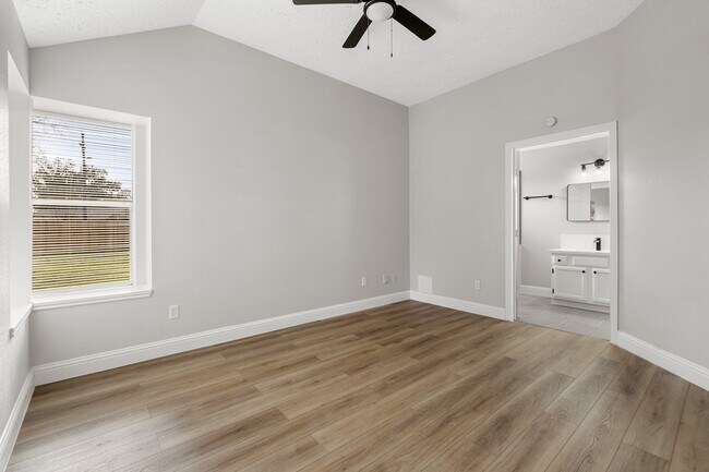 Building Photo - 22039 Rivermead Dr