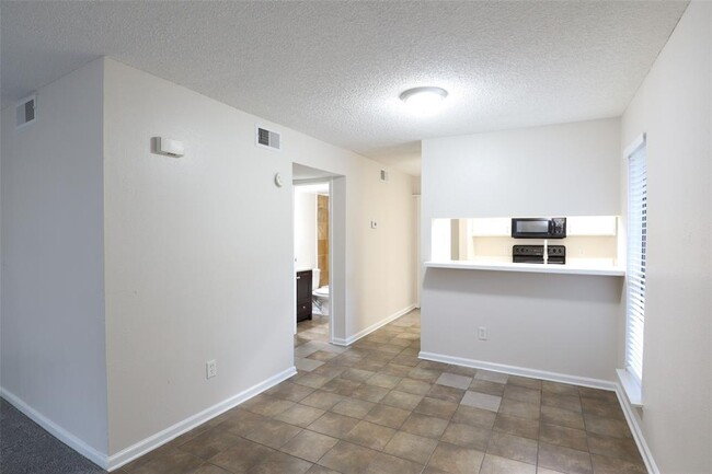 Building Photo - 6601 Sands Point Dr