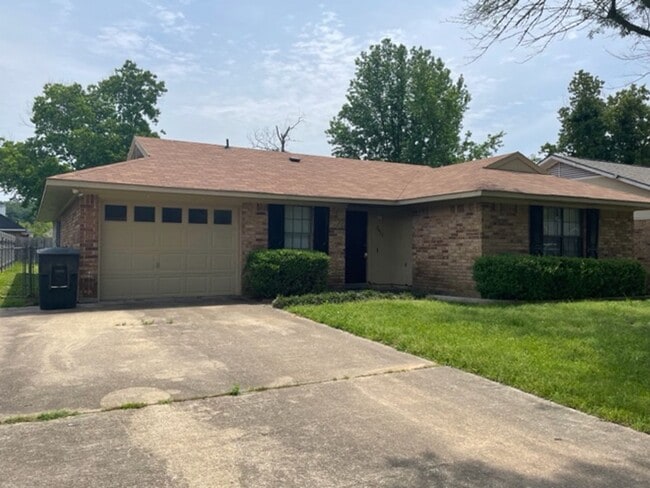 Building Photo - 3 Bed; 2.5 Bath Bossier Home