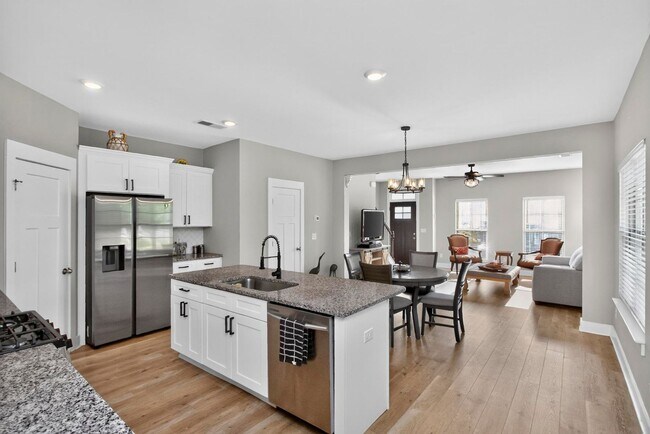 Building Photo - 1525 White Tip Ln