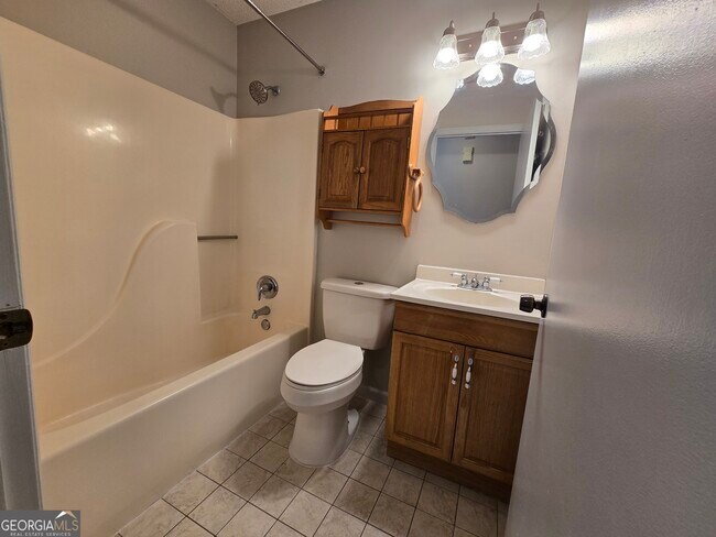 Building Photo - 425 Sunnyside Dr