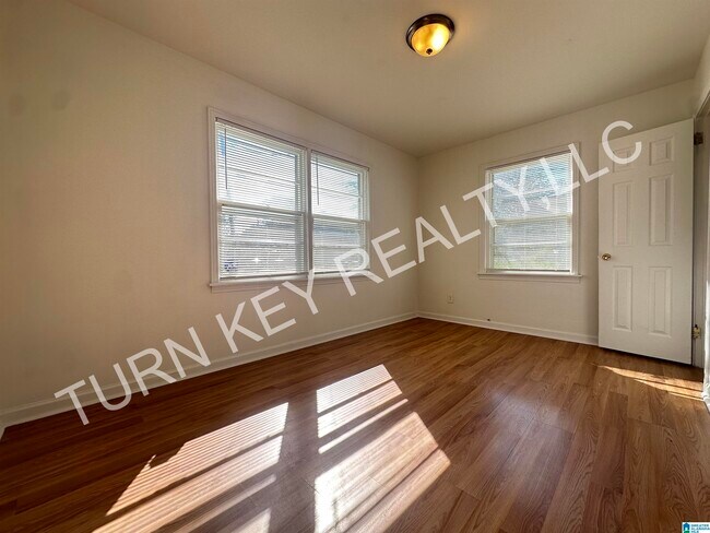 Building Photo - 1008 Shelton St