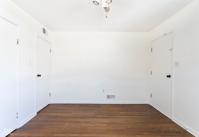 Building Photo - 370 N Bazil Ave