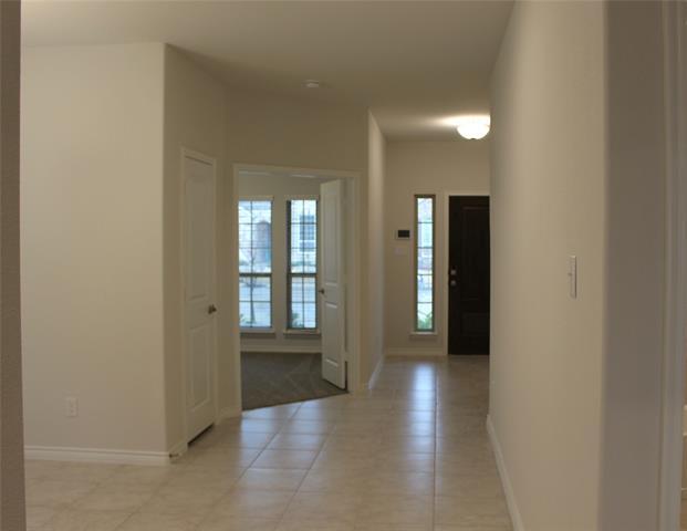 Building Photo - 5010 Flanagan Dr
