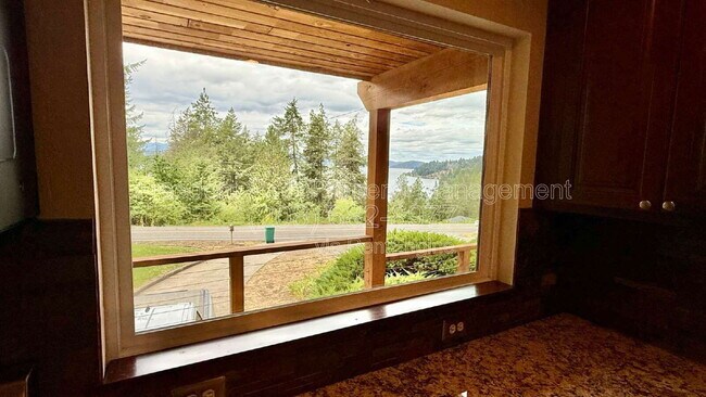 Building Photo - 5833 E Yellowstone Trail