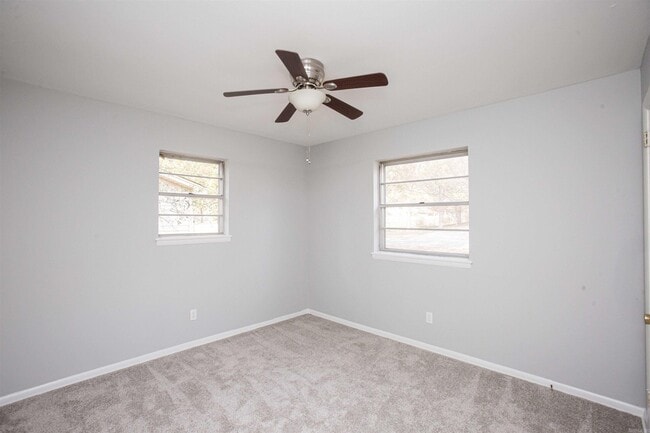 Building Photo - 1524 E Lee Ave