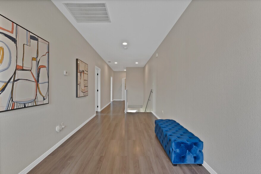 Building Photo - 4635 Calmont Ave