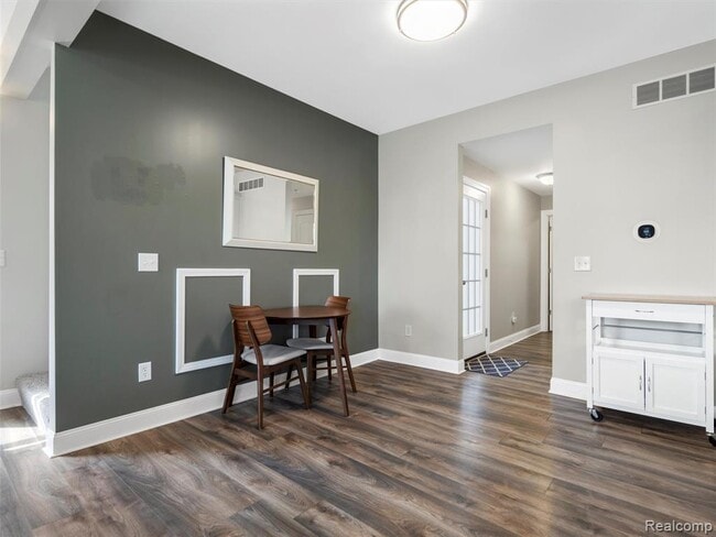 Building Photo - 21539 Caledonia Ave