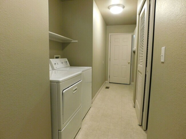 Building Photo - Close to St Mary's/CMU