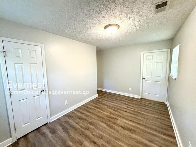 Building Photo - 8598 Stonewall Jackson Dr