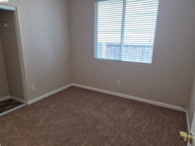 Building Photo - 4127 Cherry Point Ct