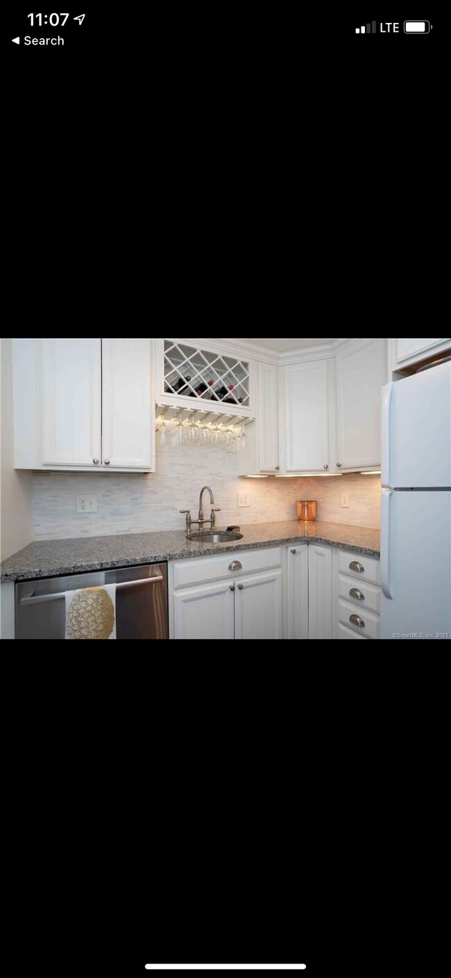 Building Photo - 1028 Farmington Ave