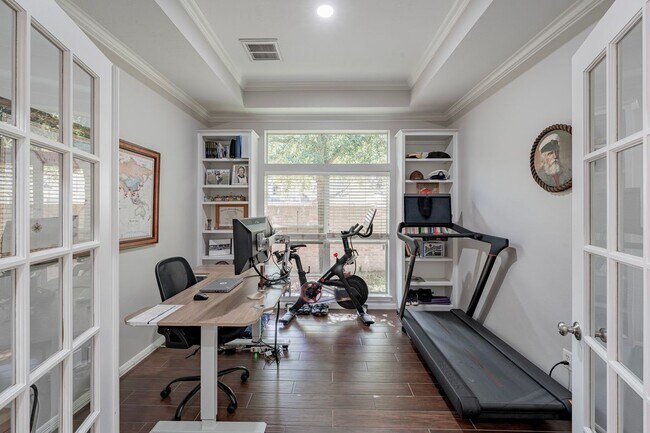 Building Photo - 11 E Sienna Pl