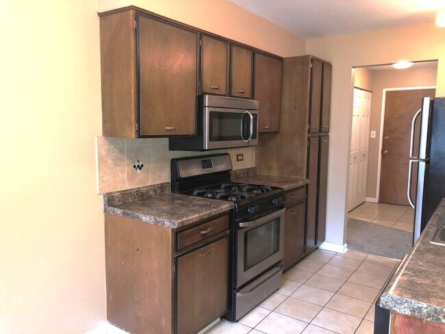 Building Photo - 1331 S Finley Rd