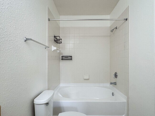 Building Photo - Spacious 1 bedroom overlooking pool at The Registry!
