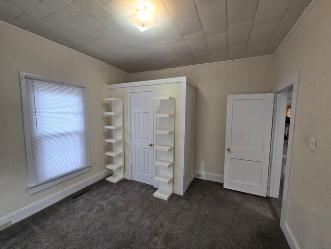 Building Photo - Charming 1920s Bungalow Steps from Downtown Mebane!