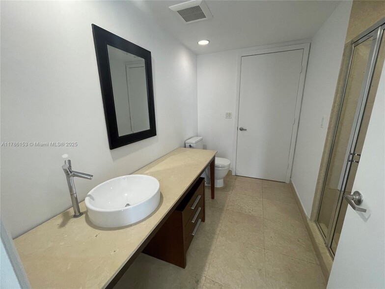Building Photo - 465 Brickell Ave
