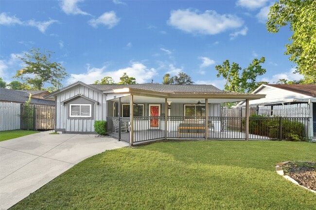Primary Photo - 7223 Lakewood Dr