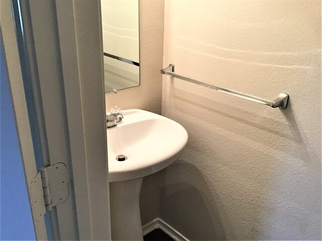 Building Photo - 16508 Jasmine Springs Dr