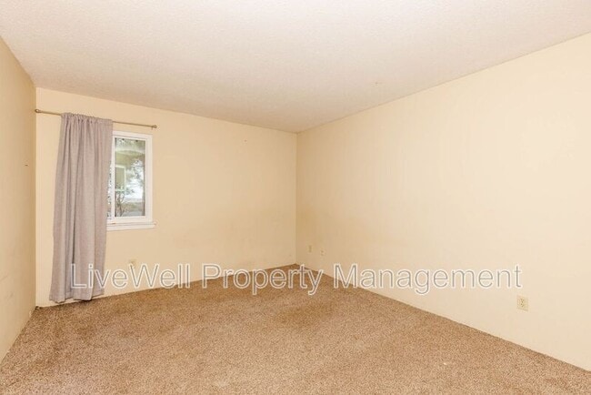 Building Photo - 401 Skyview Dr