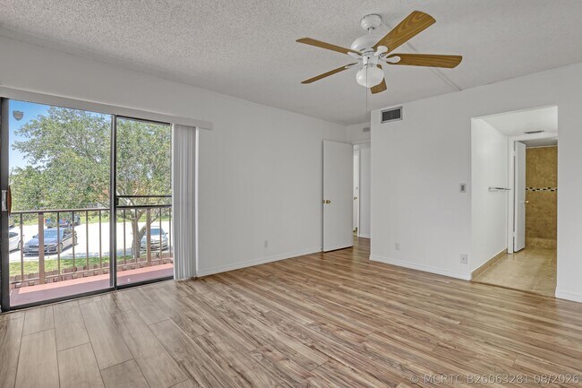 Building Photo - 6335 Red Pine Ln