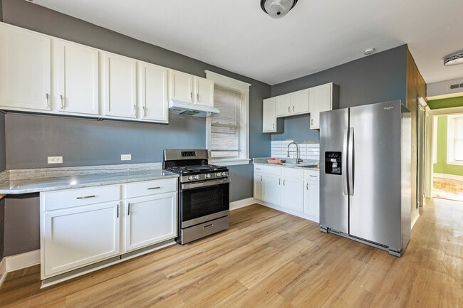 Building Photo - 1445 S Kostner Ave