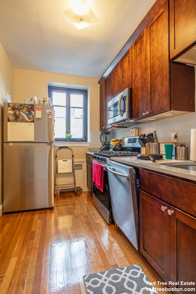 Building Photo - 69 Strathmore Rd