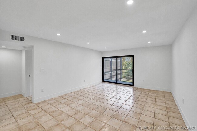 Building Photo - 4040 N Hills Dr