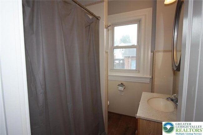 Building Photo - 513 Cattell St