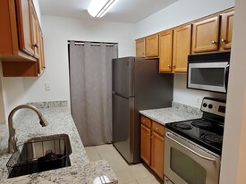 Building Photo - 1781 Jonathan Way Unit H