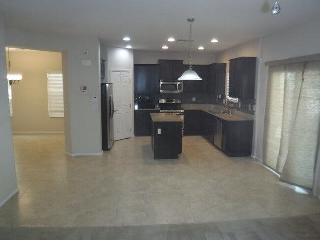 Building Photo - SPACIOUS 4 BEDROOM HOME WITH 2.5 BATHS, 2 ...