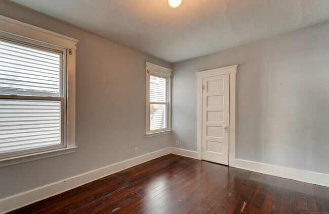 Building Photo - 167 Willow St