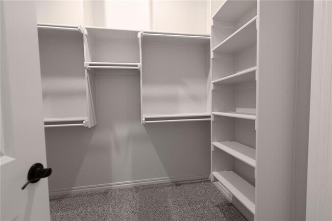 Building Photo - Newer Home + Moore Schools + 3 Bedrooms + Storm Shelter + Broadmoore Heights