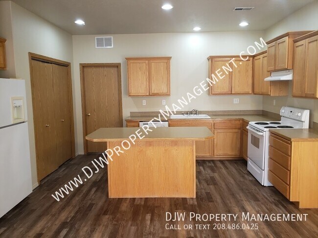Building Photo - 8460 W Salt Creek Ct