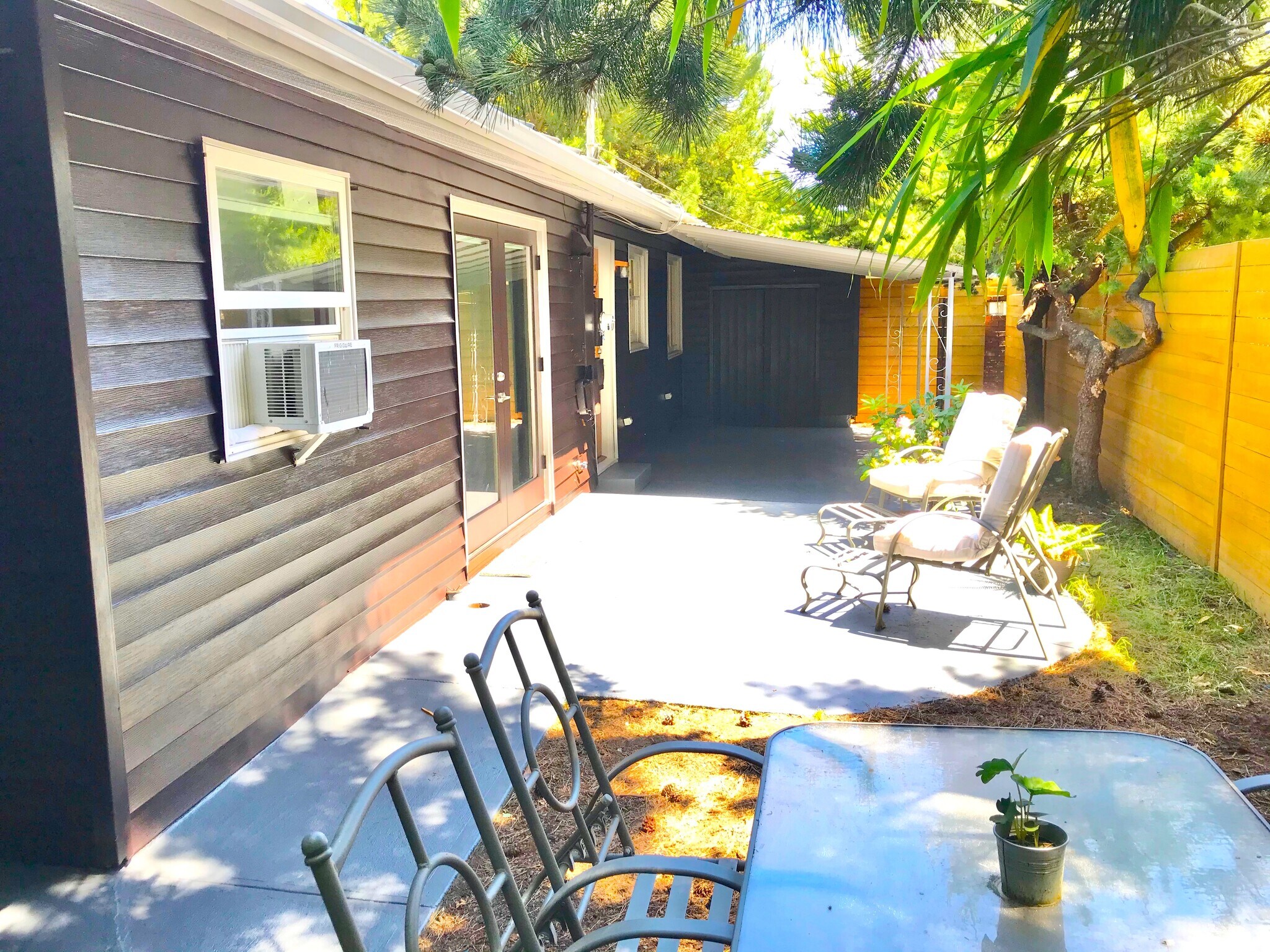 Building Photo - 4633 N Gantenbein Ave