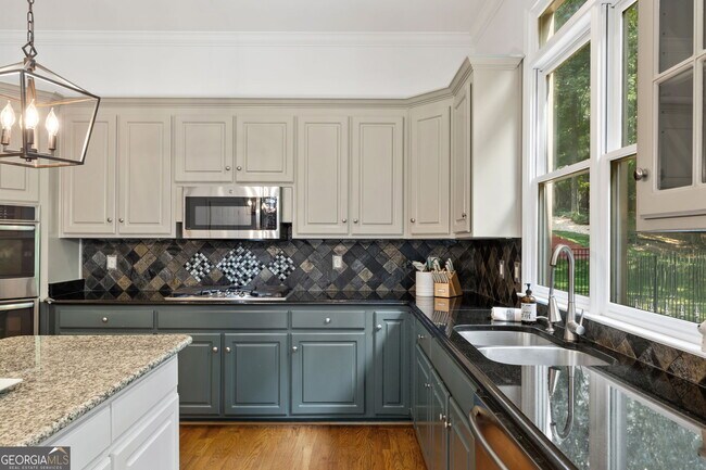 Building Photo - 5170 Deerlake Dr