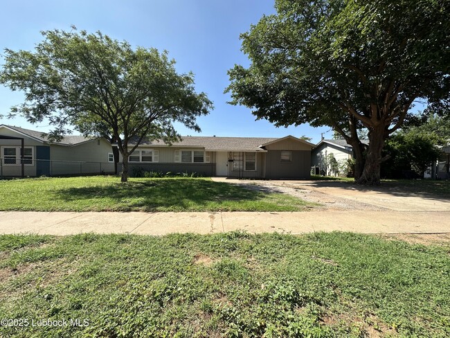 Primary Photo - 2612 E Auburn St