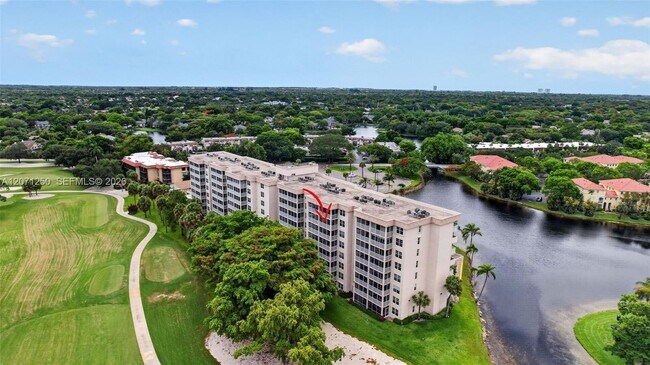 Building Photo - 250 Jacaranda Dr