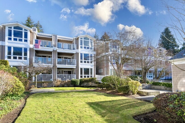 Building Photo - 702 Kirkland Way