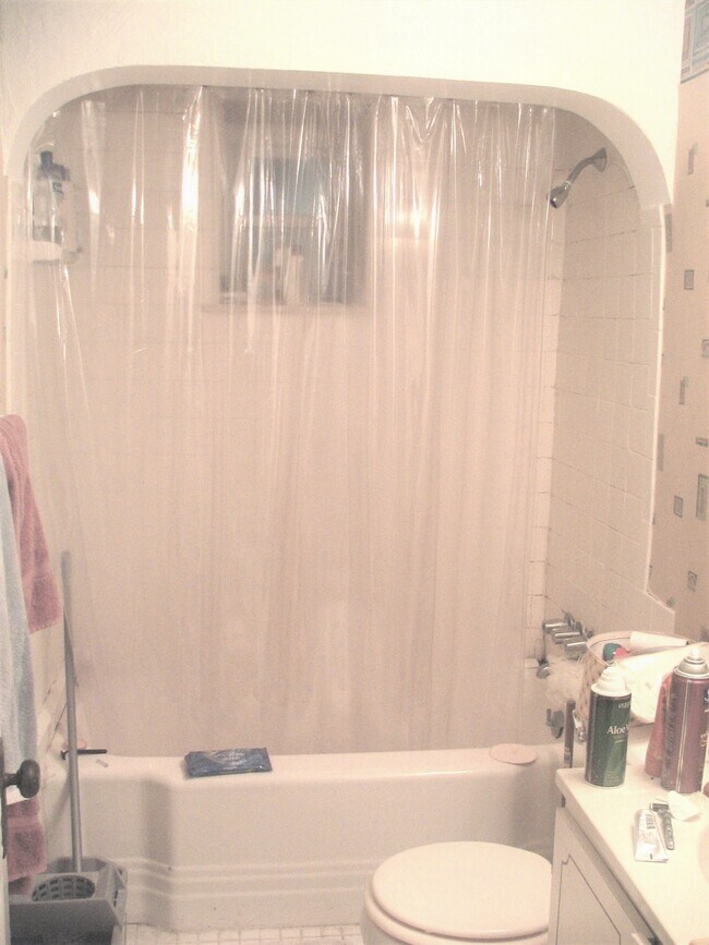 Building Photo - 5740 Elmer St