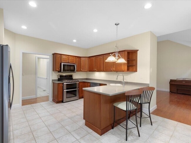 Building Photo - 32 Silver Brook Ln